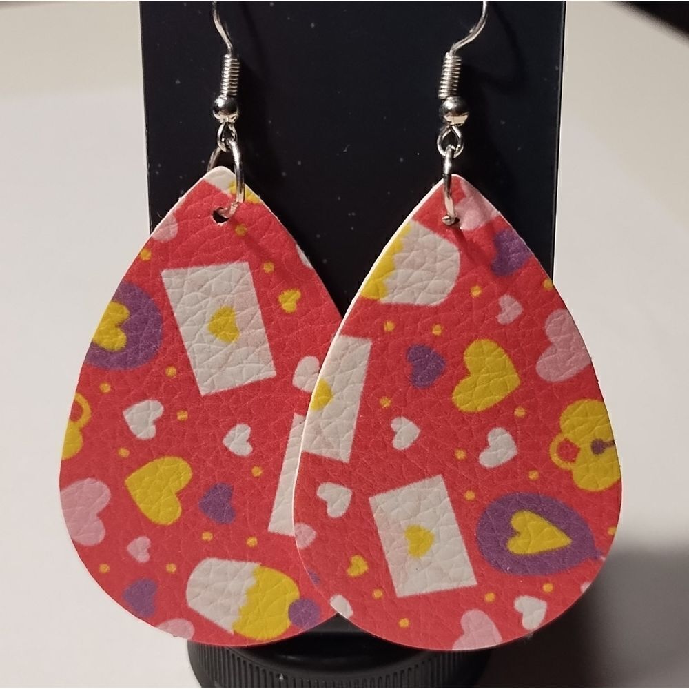 Earrings dangle hearts women's faux leather new d87‎
